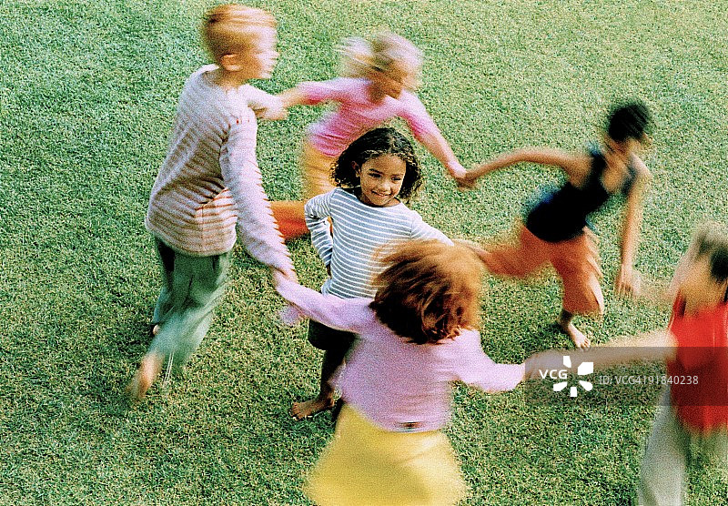 玩耍的孩子图片素材