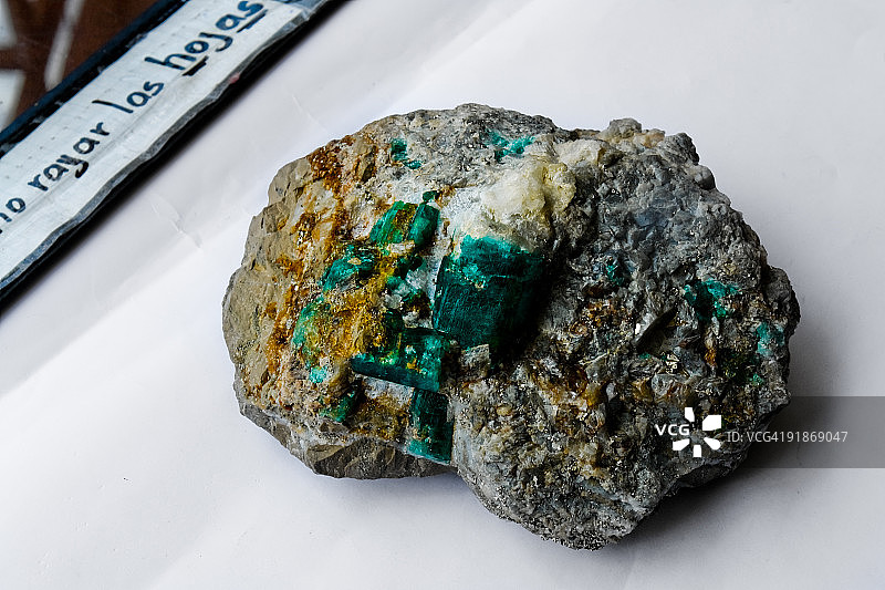 粗糙的祖母绿宝石图片素材