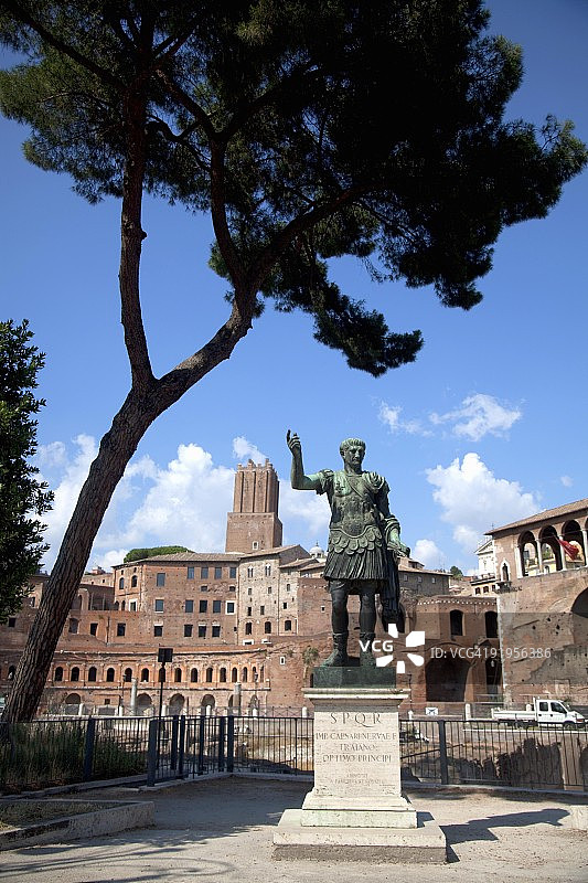 罗马皇帝雕像图片素材