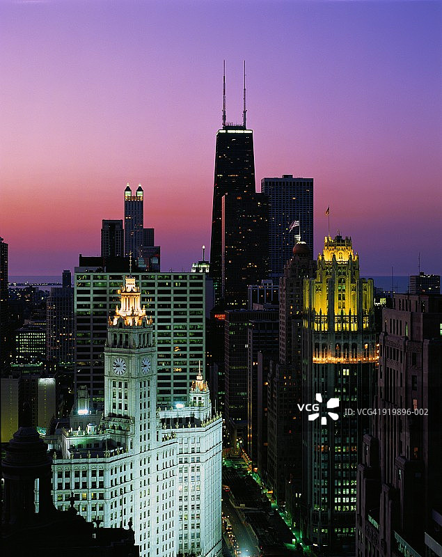 美国伊利诺伊州芝加哥北密歇根大街黄昏景色图片素材