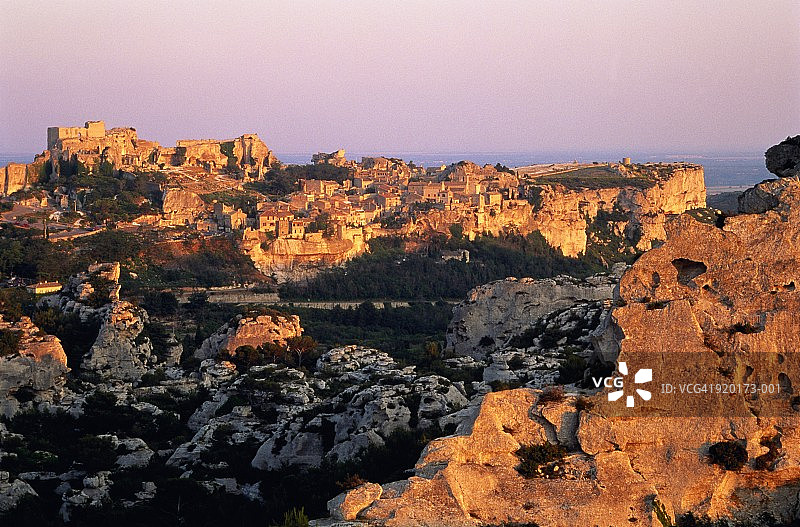 法国普罗旺斯莱博山中乡村傍晚图片素材