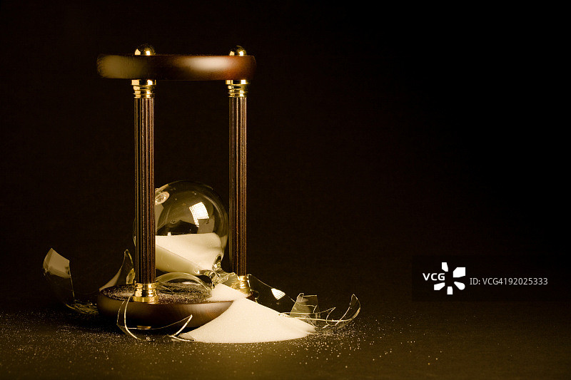 破碎的时间图片素材