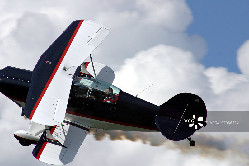 双翼飞机图片素材