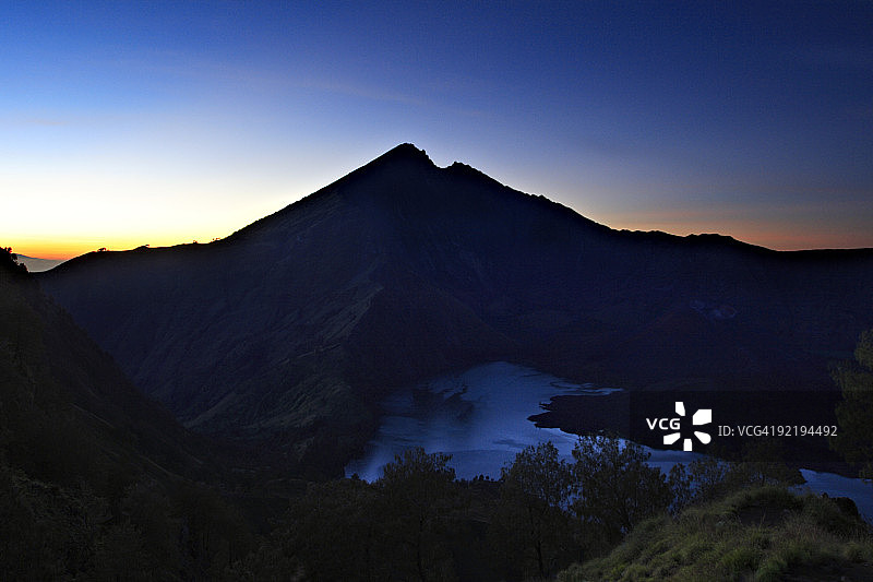 林贾尼火山的黎明图片素材