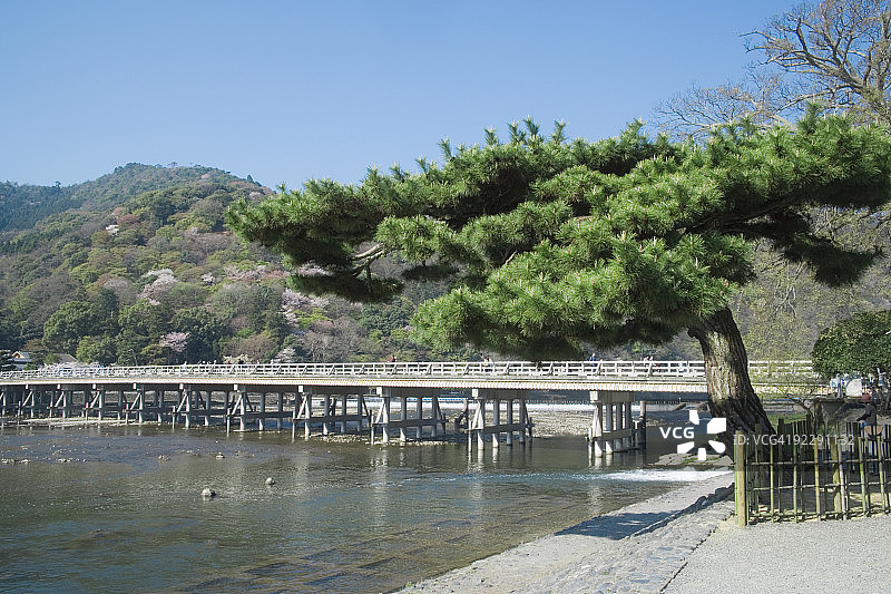 日本岚山地区的渡月桥图片素材