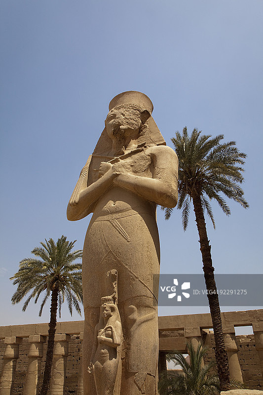 卡纳克神庙的拉美西斯二世埃及雕像图片素材