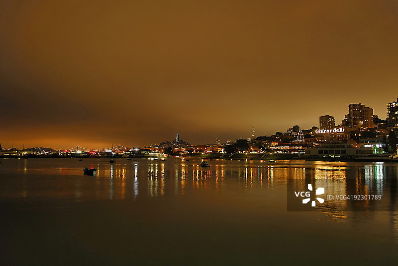 旧金山的雾夜图片素材