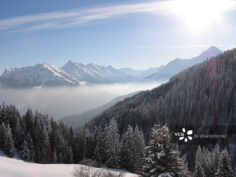 阿尔卑斯山雪景晨雾山峰风光图片素材