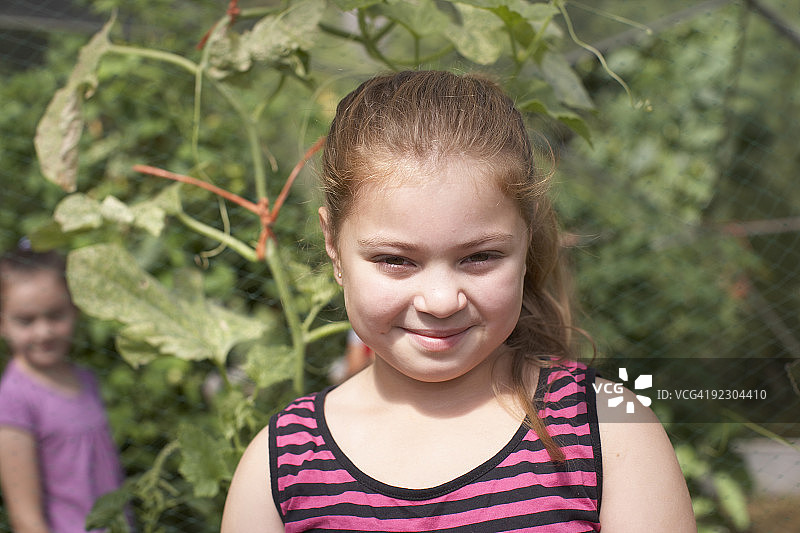 农场里的女孩肖像图片素材