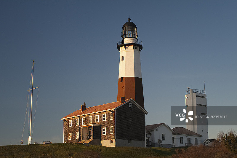 蒙托克角灯塔和双筒望远镜图片素材