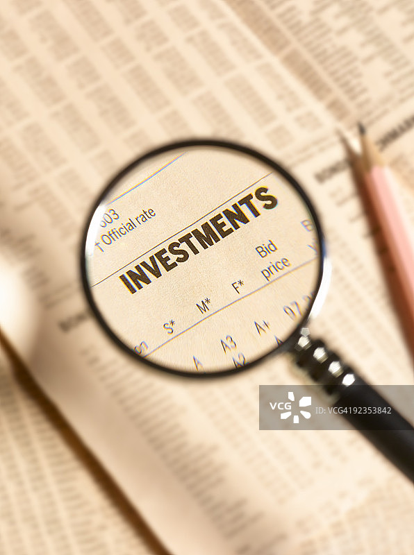 放大镜下的投资图片素材