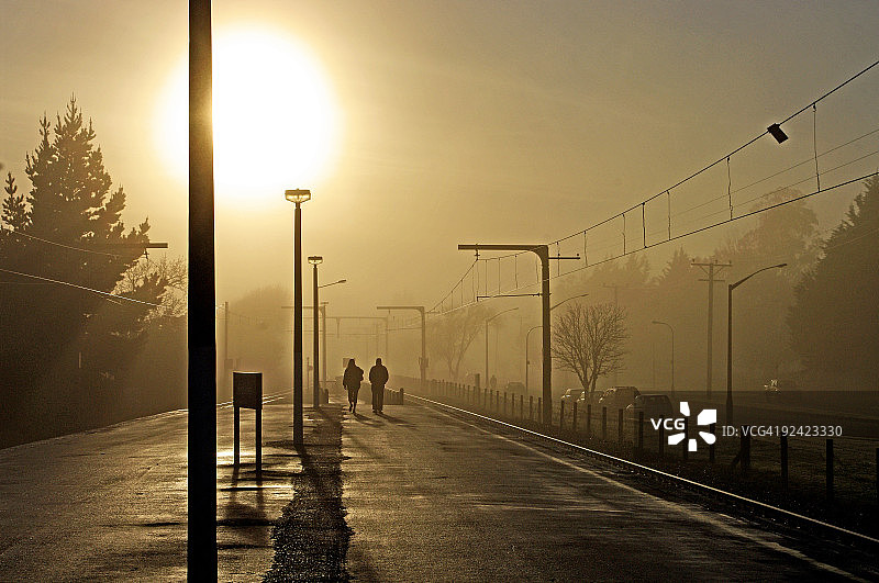 等待火车图片素材