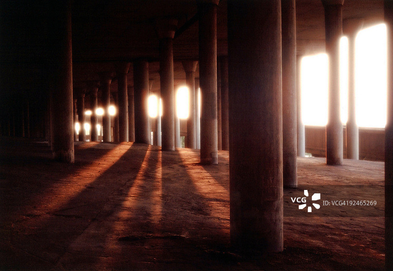 金色柱子图片素材