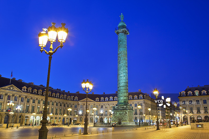 法国巴黎旺多姆广场夜景图片素材