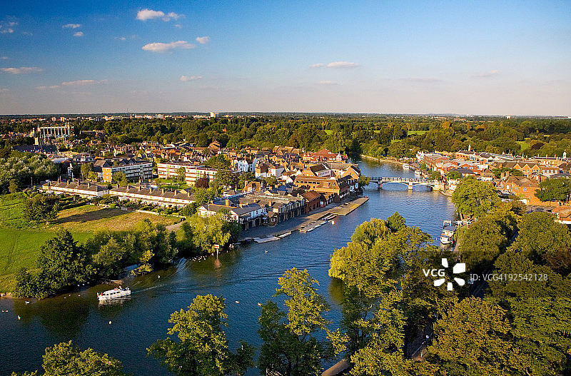 泰晤士河：左岸伊顿，右岸温莎图片素材