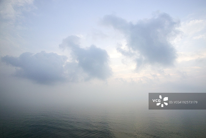 海面上的云雾图片素材