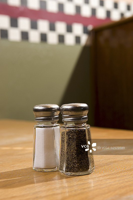 盐和胡椒粉罐图片素材