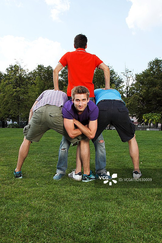 城市游乐场男人图片素材