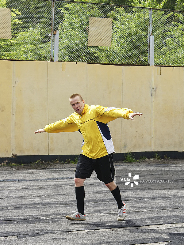 庆祝进球的足球运动员图片素材