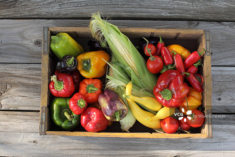有机蔬菜箱图片素材