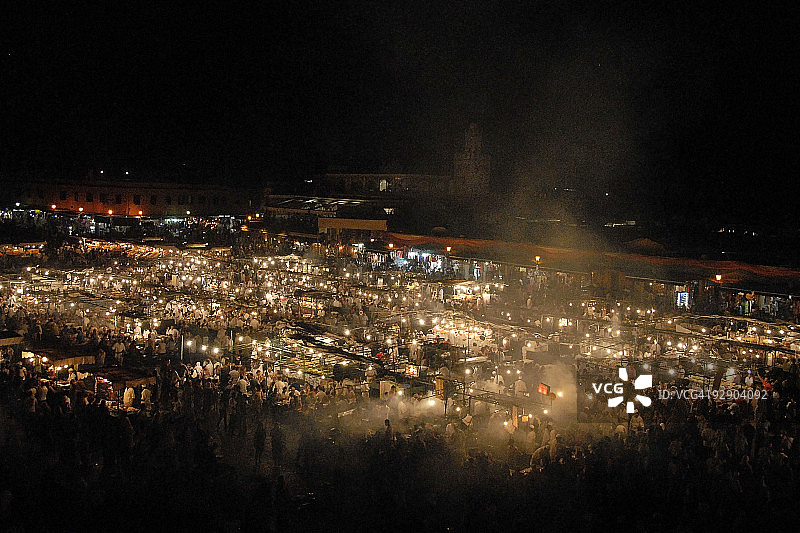 夜幕下的德吉玛广场图片素材