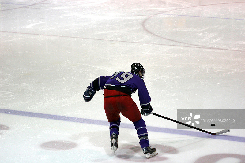 冰球比赛精彩瞬间图片素材