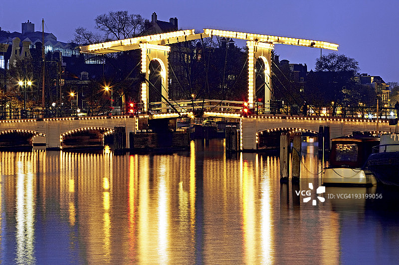 黄昏时分的大桥图片素材