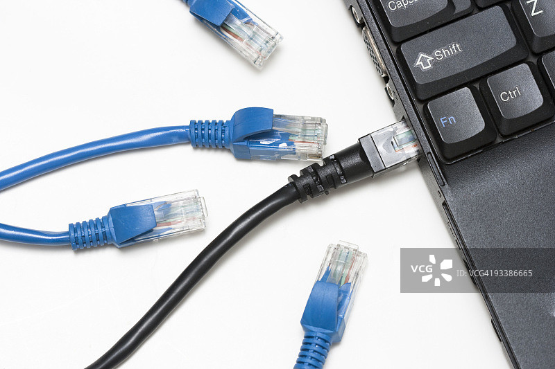 网线和笔记本电脑图片素材