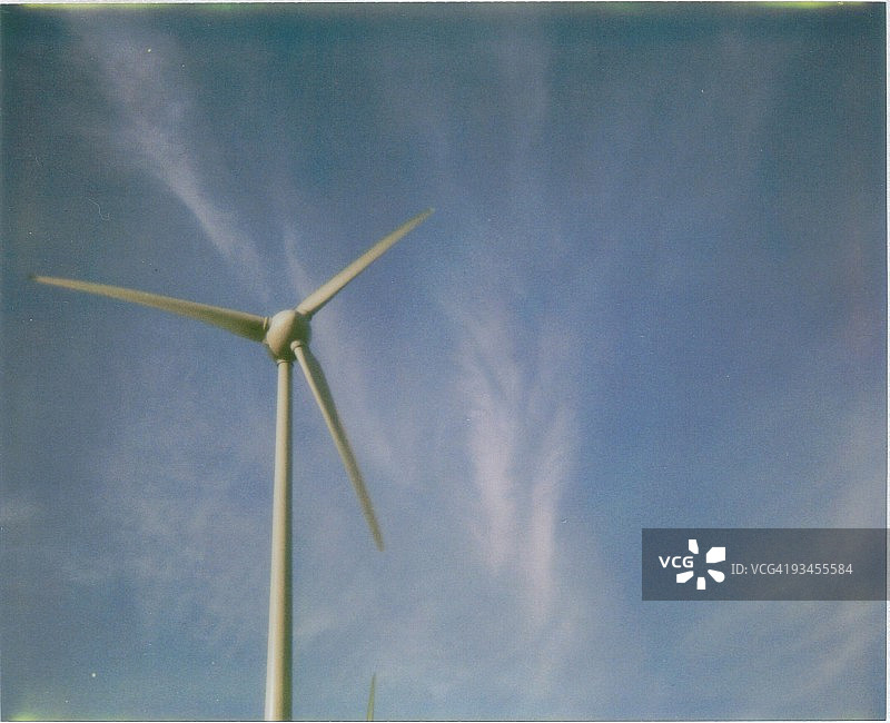 天空下的涡轮机图片素材