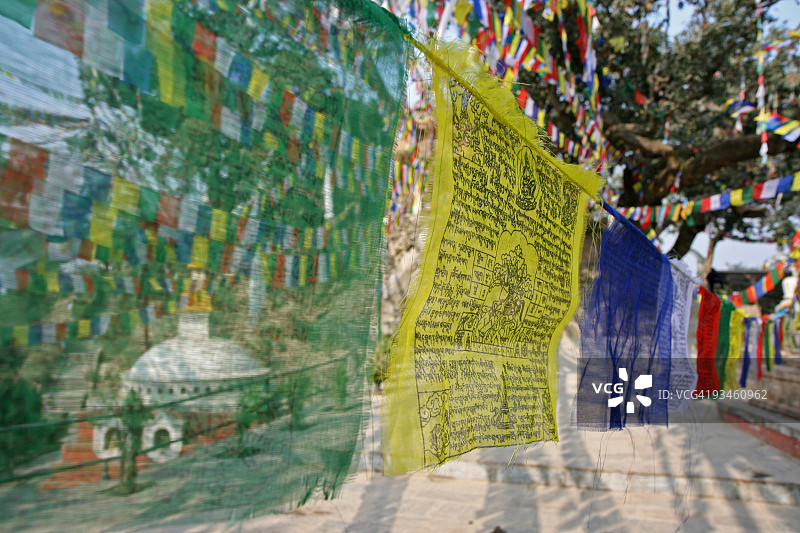 彩色藏族祈祷旗图片素材