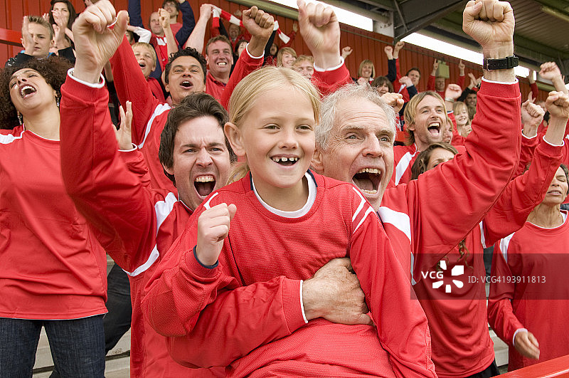 球迷在足球比赛中庆祝图片素材