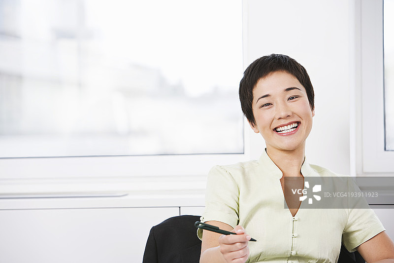 年轻的亚洲女商人图片素材