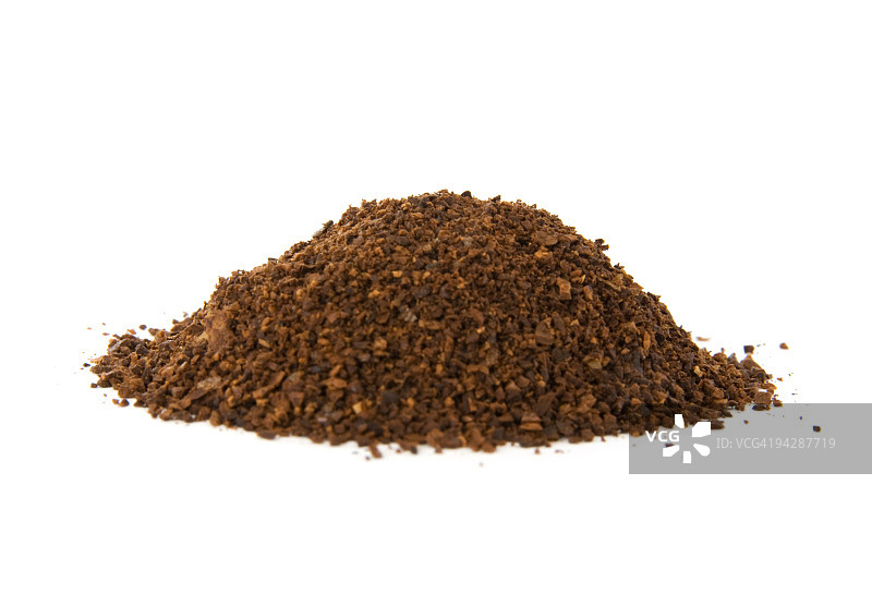 白色背景上的新鲜咖啡粉图片素材