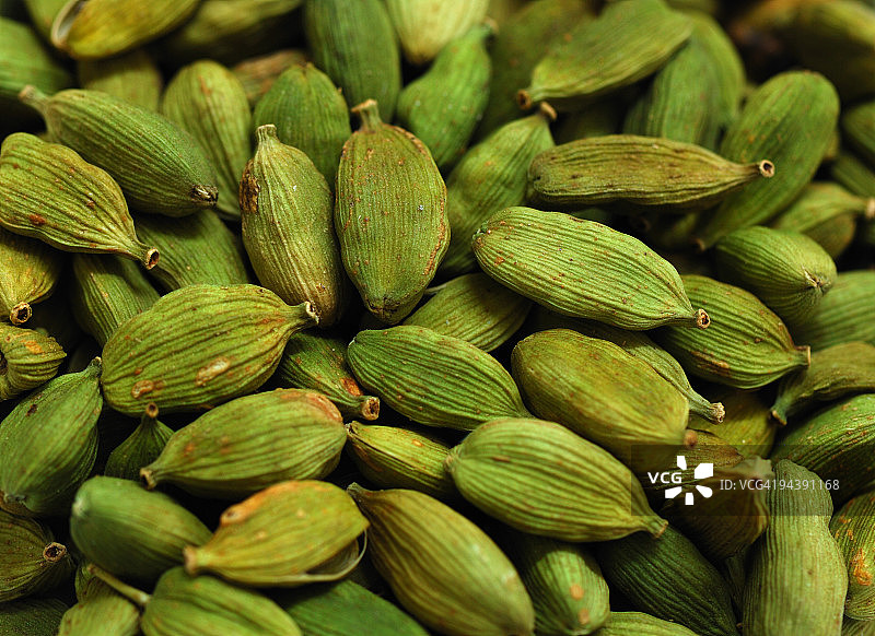 香料——绿豆蔻荚特写图片素材