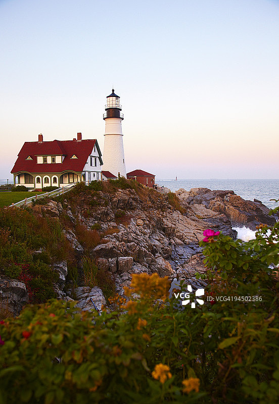 日落时分的波特兰岬灯塔（竖版）图片素材