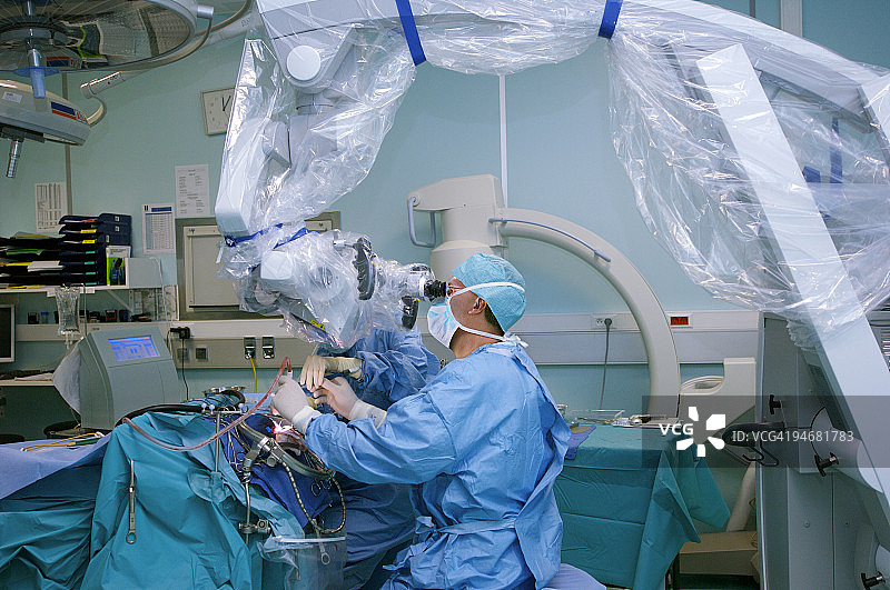 神经外科脑部手术图片素材