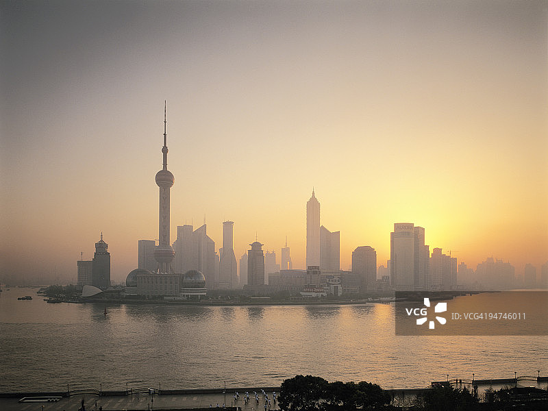 浦东日出天际线图片素材