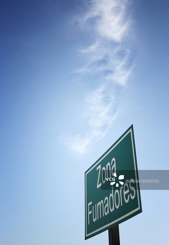 智利圣地亚哥吸烟区标牌图片素材