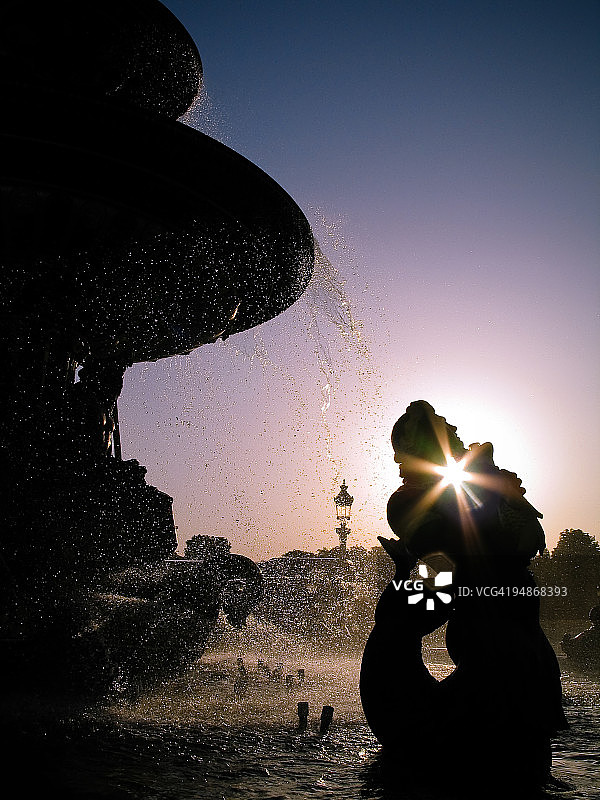 喷泉轮廓剪影图片素材