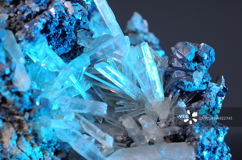 水晶与金属图片素材