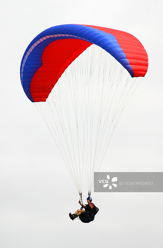 独立的滑翔伞图片素材