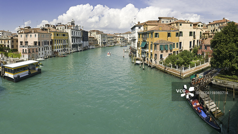 威尼斯大运河贡多拉图片素材