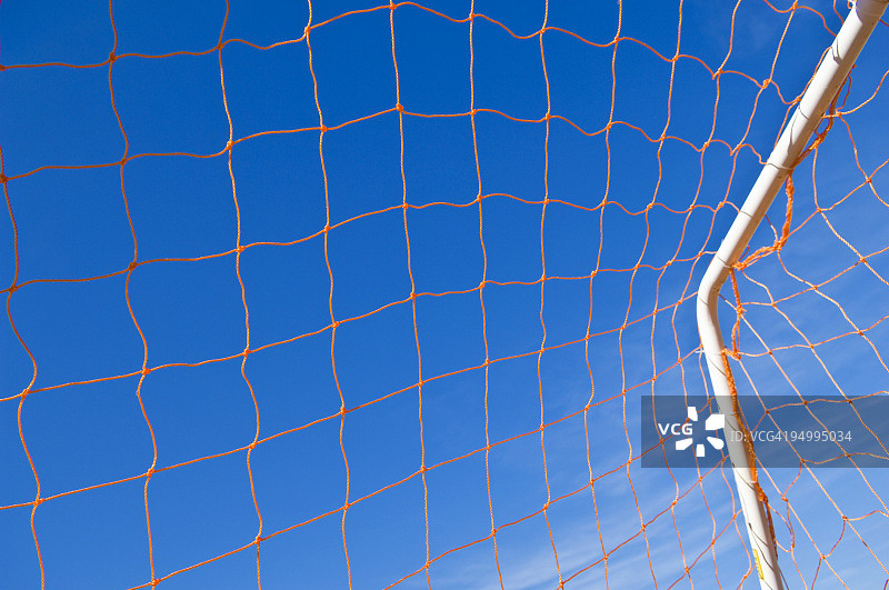 足球比赛中的球门和球网图片素材