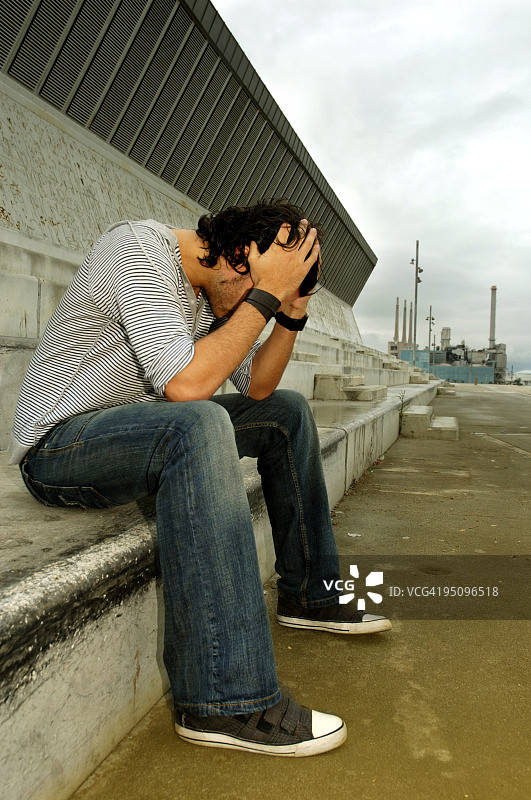 绝望的男人图片素材