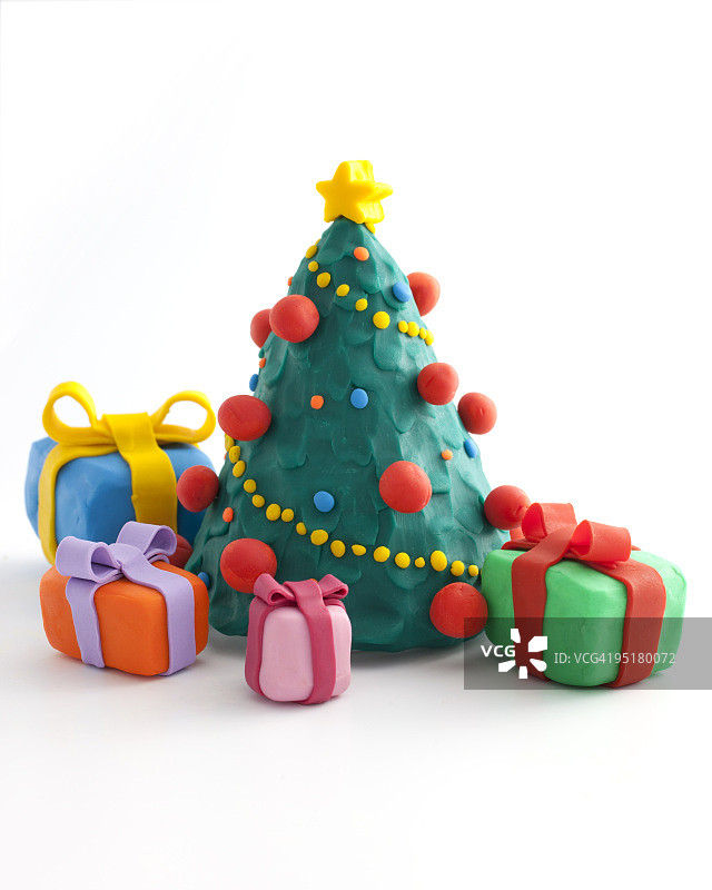 带有礼物的圣诞树图片素材