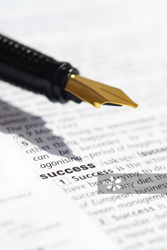 钢笔和字典页面图片素材