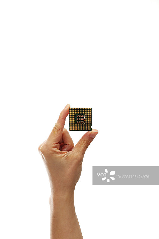 拿着微处理器的手图片素材