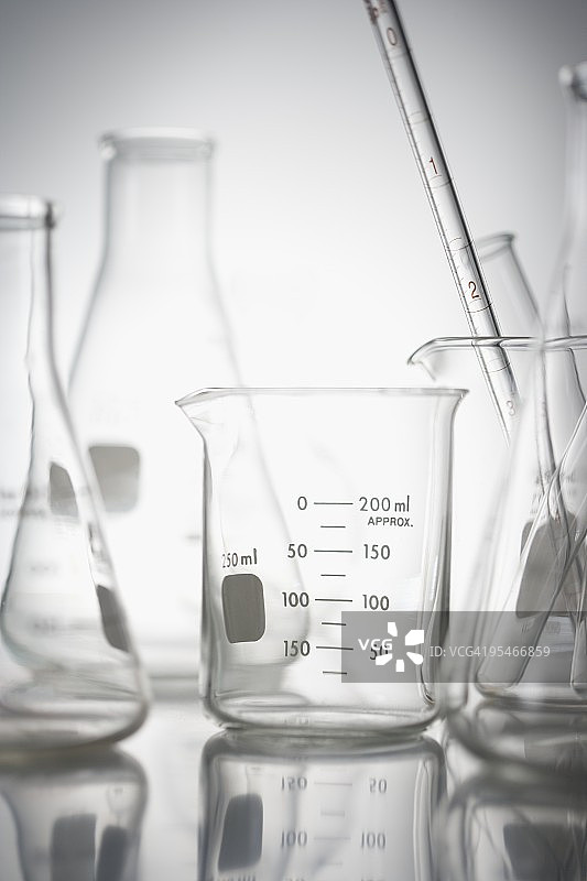 实验用烧杯和试管图片素材