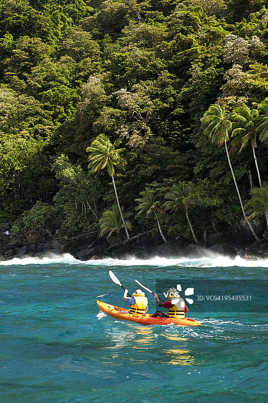 斐济海岸皮划艇图片素材