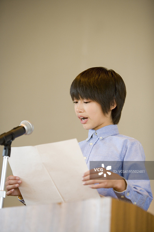 学生发表演讲图片素材